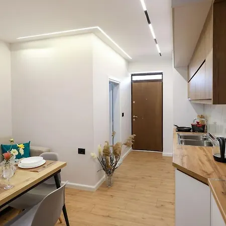 Apartment Magda 3 In Center Berat