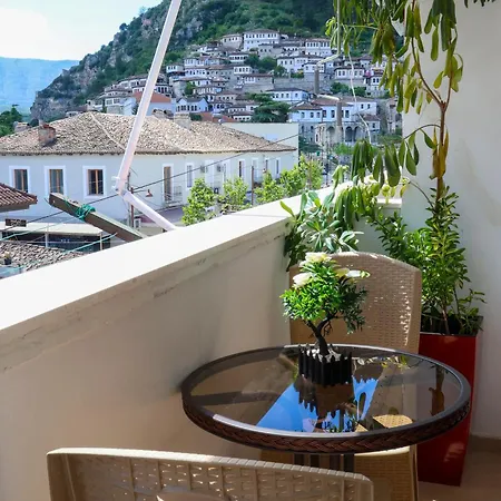 Magda 3 In Center Apartment