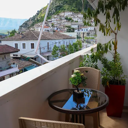 Magda 3 In Center Apartment *